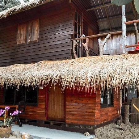 Sea Paradise Ban Khlong Kloi Exterior photo