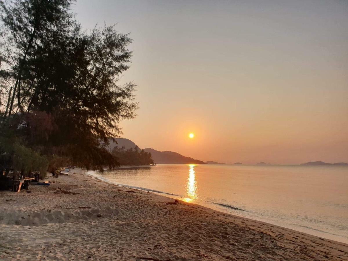 Sea Paradise Ban Khlong Kloi Exterior photo