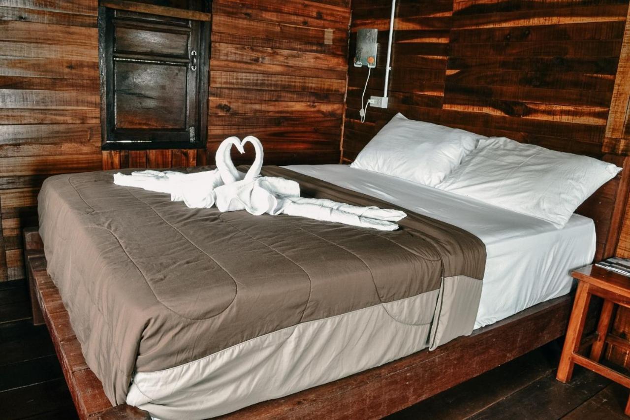 Sea Paradise Ban Khlong Kloi Exterior photo